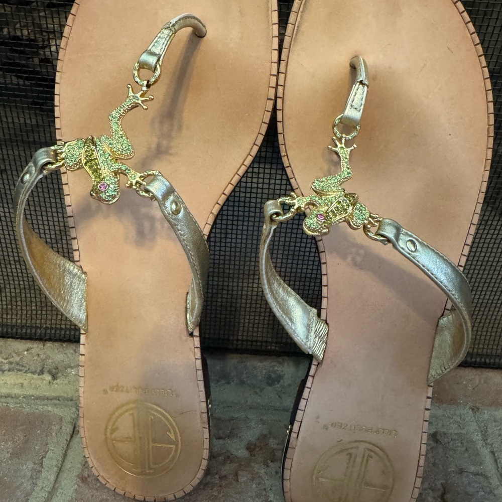 Adorable Lilly Pulitzer Hip Hop Thong Sandals with Frog Accent